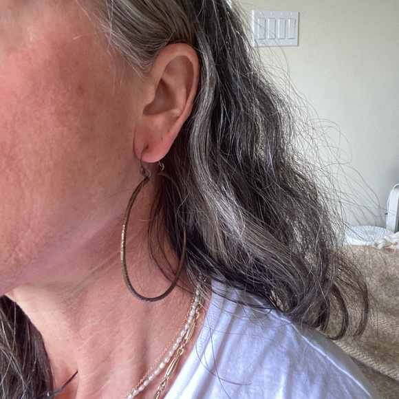 Gorgeous, enormous hammered brass hoops - Picture 5 of 6